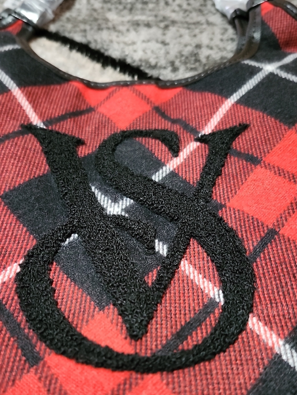 VICTORIA SECRET 2023 PLAID EMBROIDERED RAISED BLACK SHERPA LOGO WEEKENDER TOTE - Picture 2 of 14
